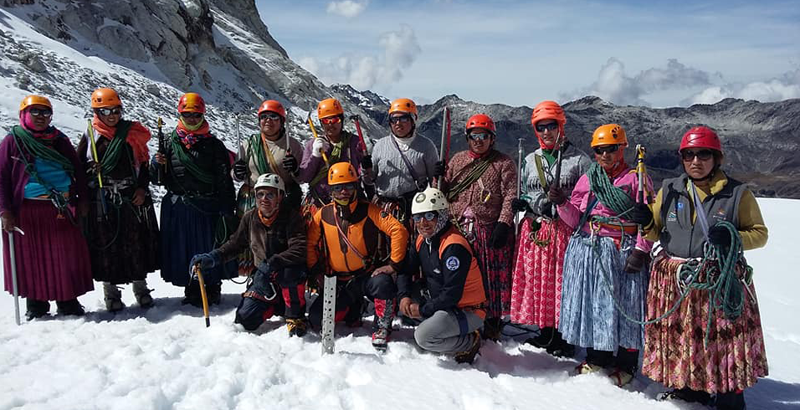 Las Cholitas de Bolivia se unieron para conquistar el Aconcagua | National  Geographic en Español