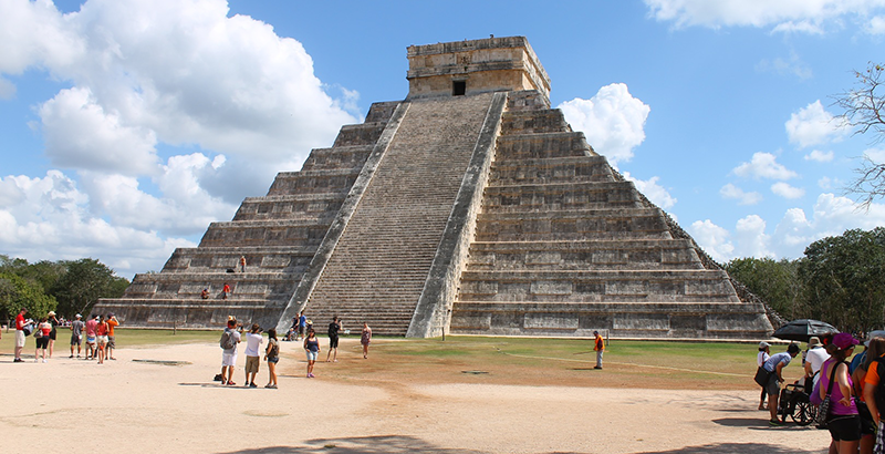 serpiente de viento sorprende a los turistas que celebraban el equinoccio en chichen itza national geographic en espanol serpiente de viento sorprende a los