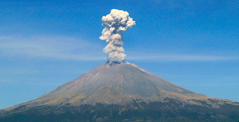 Alpinistas Arriesgan Su Vida Y Graban Una Fumarola En El Interior Del Crater Del Popocatepetl National Geographic En Espanol