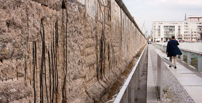 Realiza un recorrido por el trazado del Muro de Berlín - National  Geographic en Español