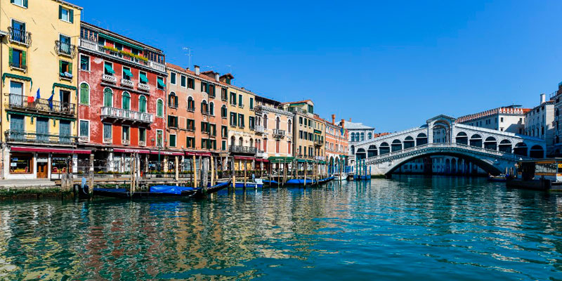 Las aguas de Venecia lucen más limpias y claras después de la ...