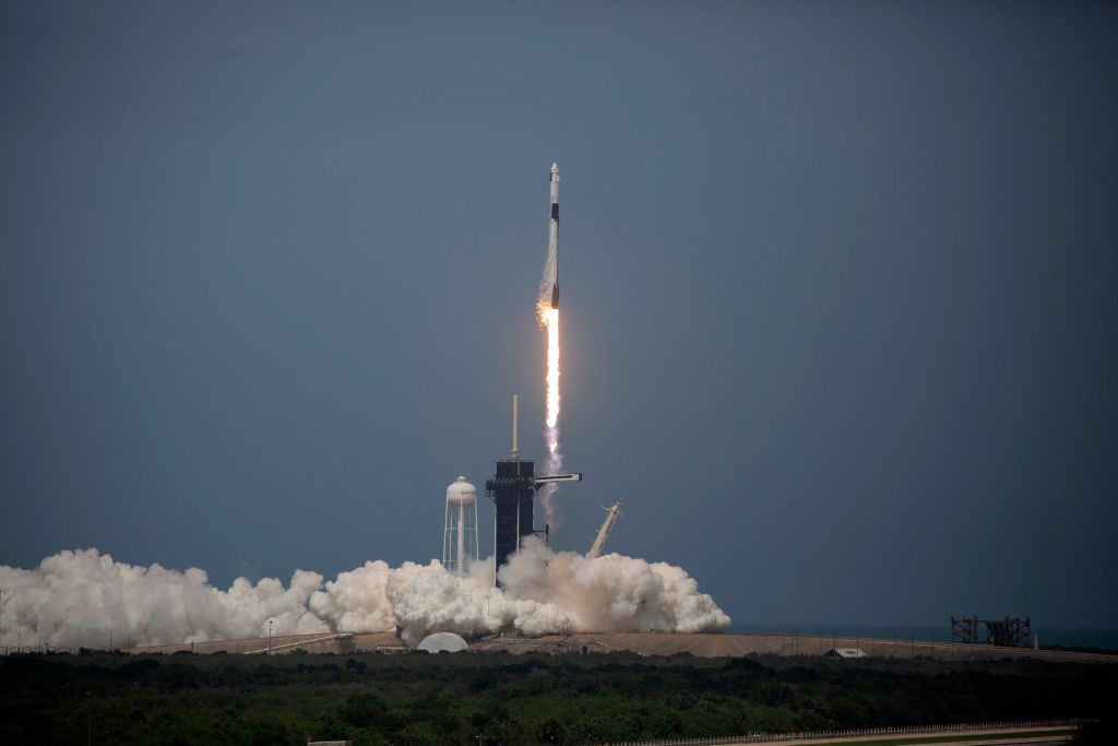 Crew Dragon Falcon 9 despegue NASA SpaceX