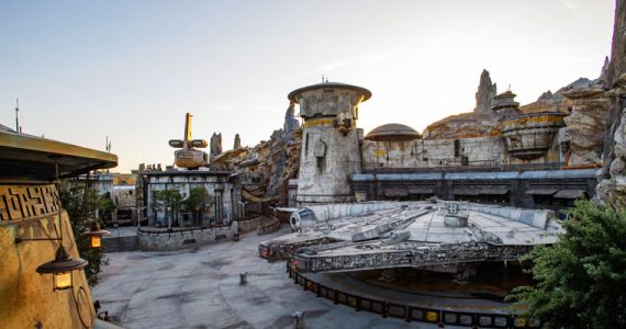 Star Wars halcón milenario Disneyland