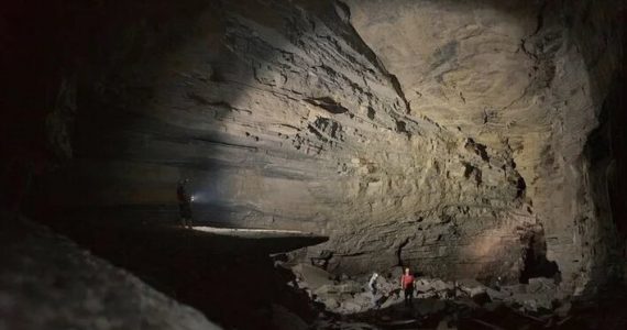 fotografía de la cueva de los Tayos en Ecuador